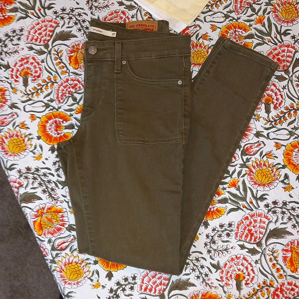NWOT Levi's 711 Skinny Jeans